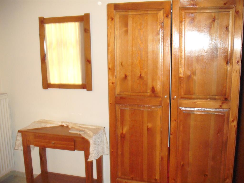 Xenios Loutra Village Karnagio Стая снимка