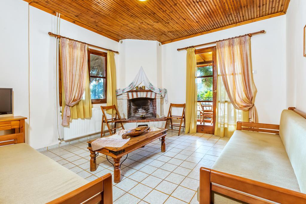 Xenios Loutra Village Karnagio Екстериор снимка